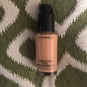 MAC cosmetics Studio Fix Fluid NW18
